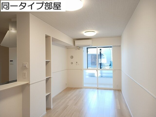 富山市新庄町のアパートの居間・リビング