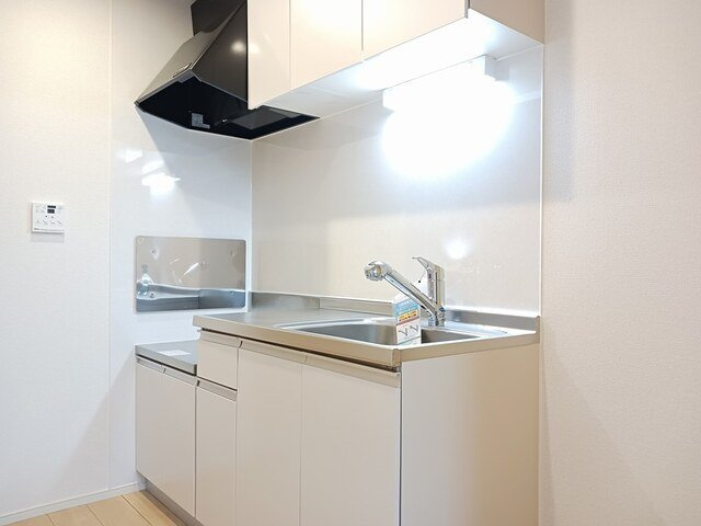富山市千石町５丁目のアパートのキッチン