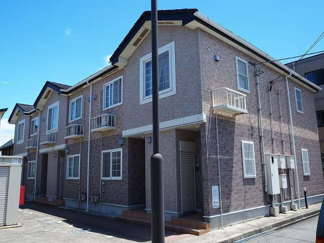 富山市婦中町下轡田のアパートの外観