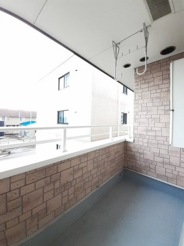 富山市婦中町下轡田のアパートのバルコニー