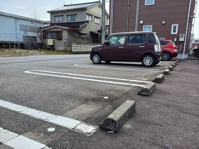 グレイシャスの駐車場