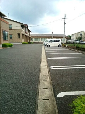 クリアネス大津Ａの駐車場