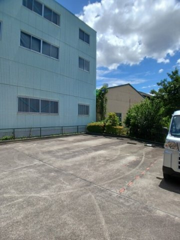 プラシード幸の駐車場