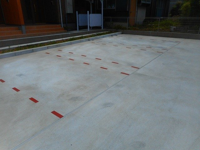 ロータスの駐車場