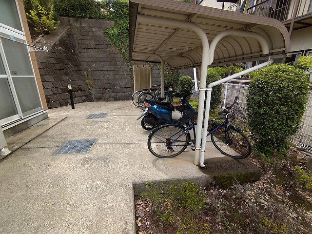 レオパレスベンターナのその他|駐輪場　原付＆自転車のみ駐輪可能