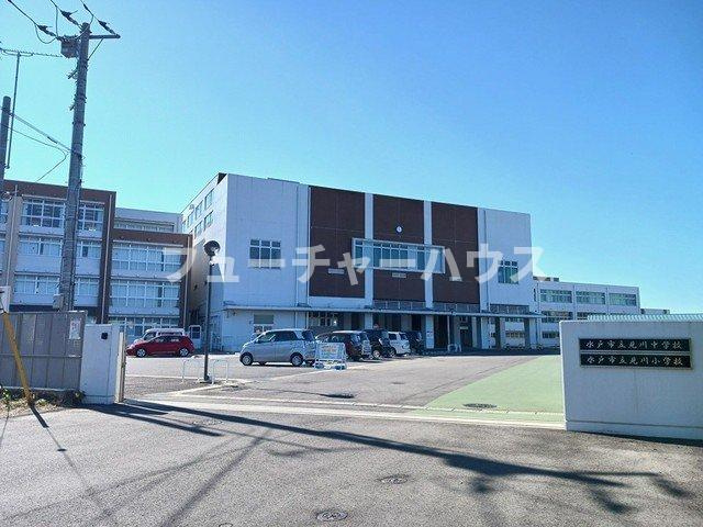 エィチワイティⅢの周辺|見川中学校まで400m
