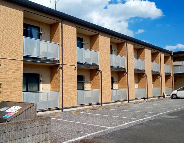 レオパレスラウルスの外観
