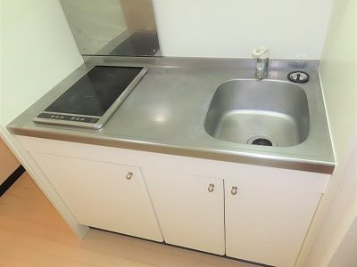 レオネクストオレンジヒルズのキッチン|設備・仕様は号室により異なる為、現状を優先いたします。