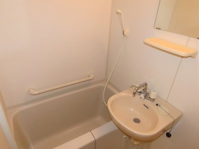 レオネクストオレンジヒルズの浴室|設備・仕様は号室により異なる為、現状を優先いたします。