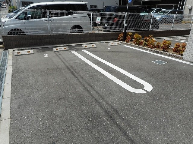 グレース東淀川の駐車場