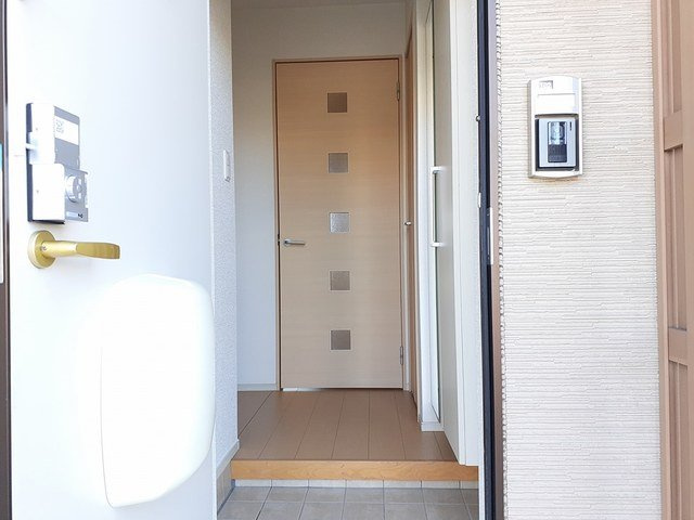メゾンド　ソレイユ　ブランの玄関