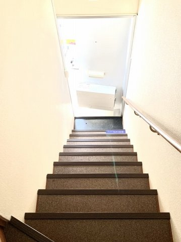 レオパレスゼオンの玄関
