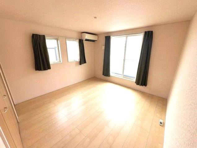 平塚市寺田縄　中古戸建の洋室|使い勝手のいい洋室です