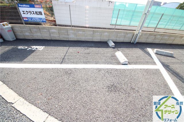 エクラス松陰の駐車場
