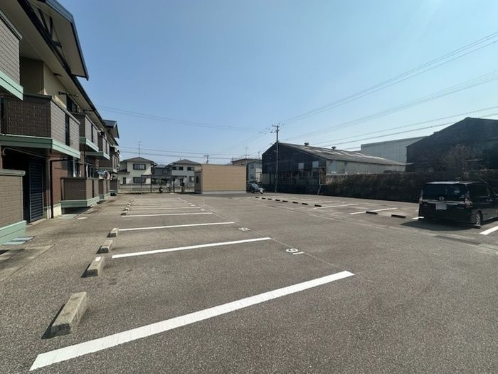 ビバーチェ・やまは奈　B棟の駐車場