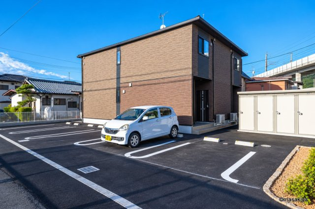 アルバーダの駐車場