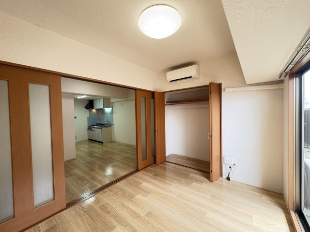 マンションニューヨーク医大東の洋室