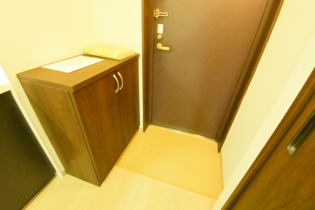 柳町Aマンションの玄関