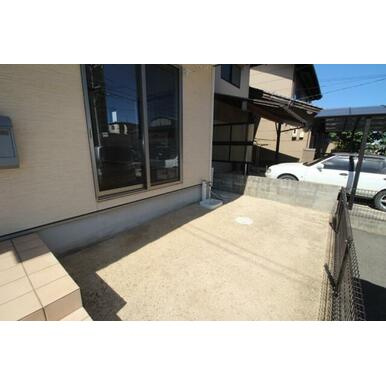 中仙道戸建ＥＡＳＴ　の駐車場