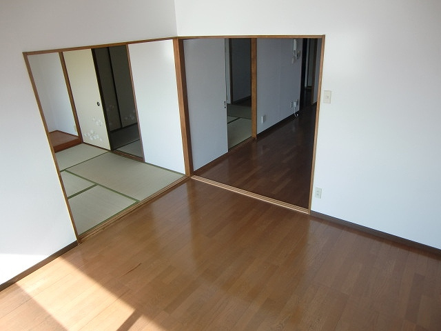 岡山市南区浦安南町の賃貸マンションの居間・リビング