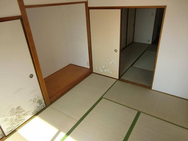 岡山市南区浦安南町の賃貸マンションの和室