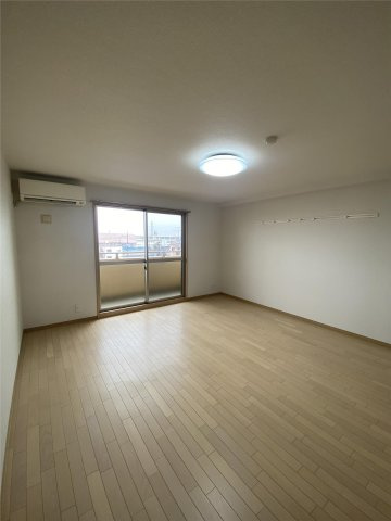 ピアグロリア奥田の洋室