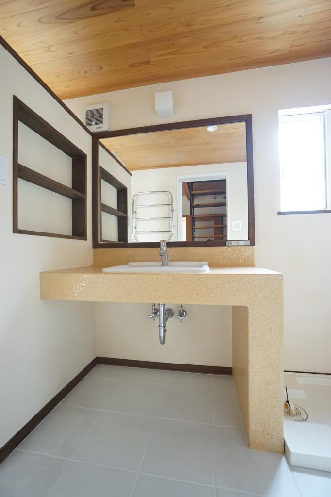 中庄平屋の独立洗面台