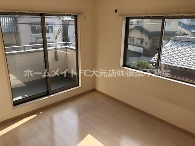 岡山市南区福富中２丁目のテラスの居間・リビング