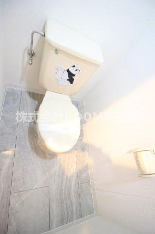 JCSマンションのトイレ|落ち着いた色調のトイレです