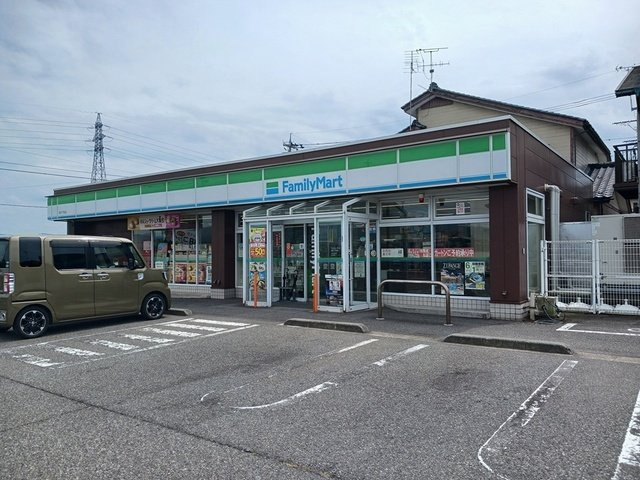 ボナール・アイリスの周辺|ファミリーマート下馬店まで198m