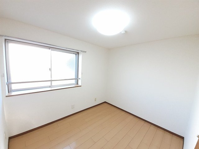 プレンティナカヤマの内装|明るい室内です
