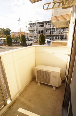 フォンテーヌのバルコニー|外からの目が気にならないバルコニーで洗濯物が干せます
