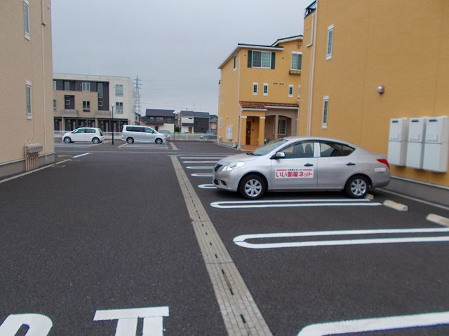 プレ・アビタシオン土浦Ⅲの駐車場|車をお持ちの方に嬉しい駐車場付きの物件です