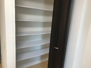 川崎市多摩区宿河原５丁目の賃貸マンションの収納