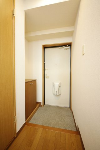 プリミエール井戸田の玄関