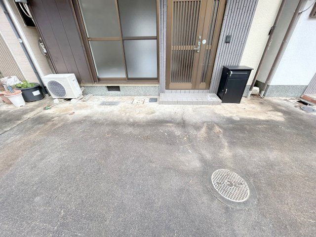 生駒市北新町4DK戸建の駐車場