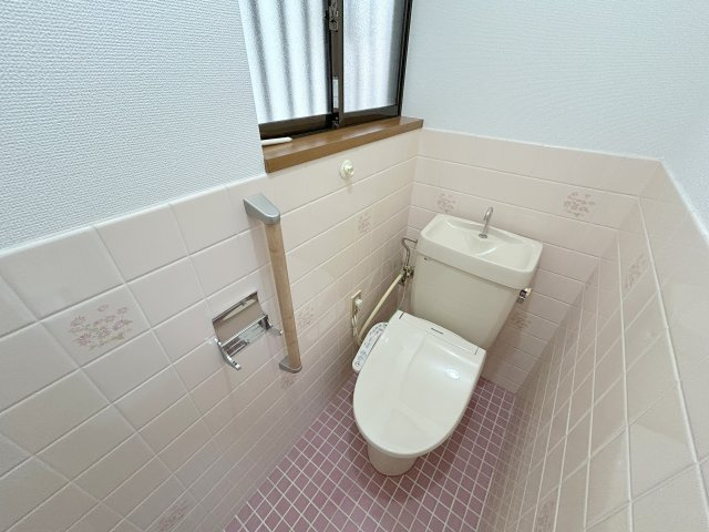 生駒市北新町4DK戸建のトイレ