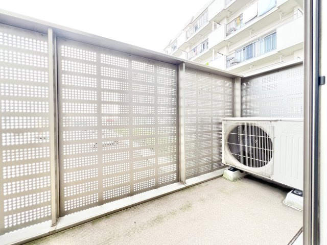 グレイスコートのバルコニー|※別部屋参考写真