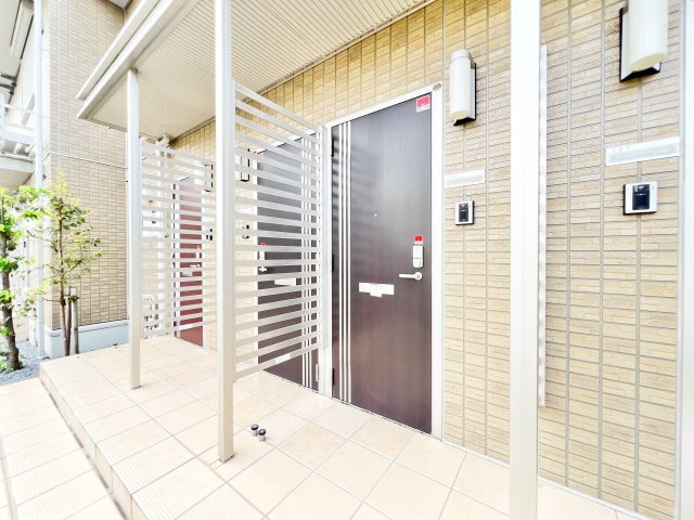 グレイスコートの玄関|※別部屋参考写真
