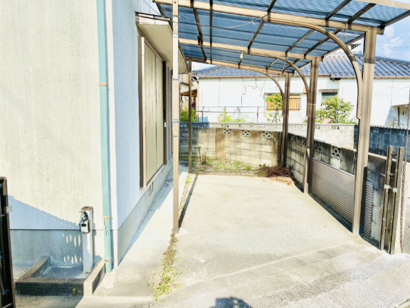 丸山町貸家の駐車場