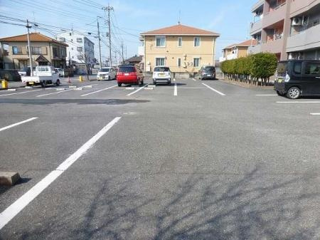 ウィズマンションの駐車場