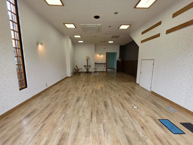寺河戸町店舗・事務所の内装