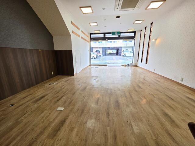 寺河戸町店舗・事務所の内装