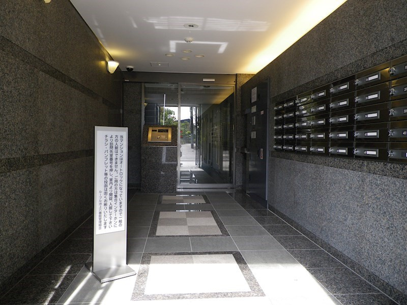 ルーブル池上六番館のエントランス