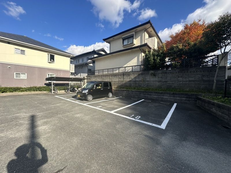 サンブライト月隈の駐車場
