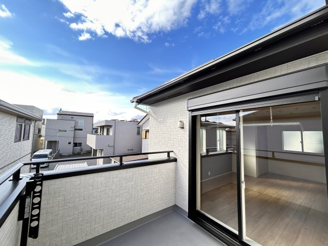 【ブルーミングガーデン】宇都宮市桜1丁目の収納|〇1号棟・2階5.25帖洋室〇
全居室便利な収納付き☆しっかり収納して、すっきりとお部屋を使えます。暮らしにちょうどいい収納力です！
※2026年9月撮影