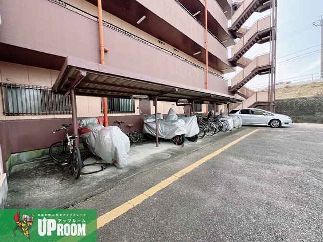 コーポラス林本の駐車場