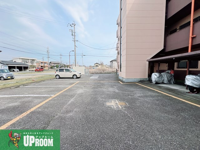 コーポラス林本の駐車場