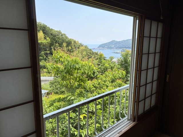熱海市下多賀　街並みと海を眺めての展望