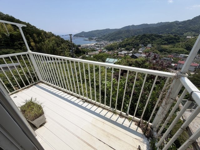 熱海市下多賀　街並みと海を眺めてのバルコニー